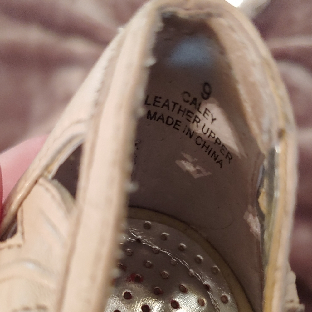 Donated REPORT cream eyelet cut out ballet flats - Picture 3 of 7